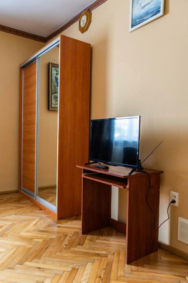 Hostel Villa Roma Lviv Exterior photo