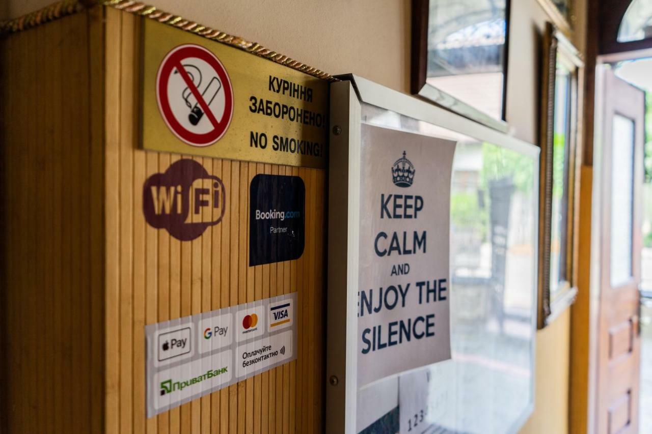 Hostel Villa Roma Lviv Exterior photo