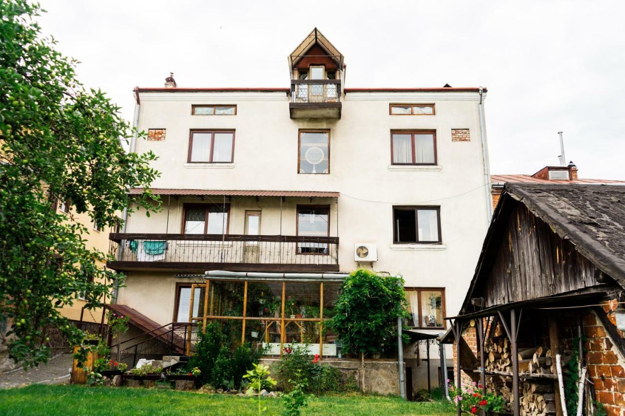 Hostel Villa Roma Lviv Exterior photo