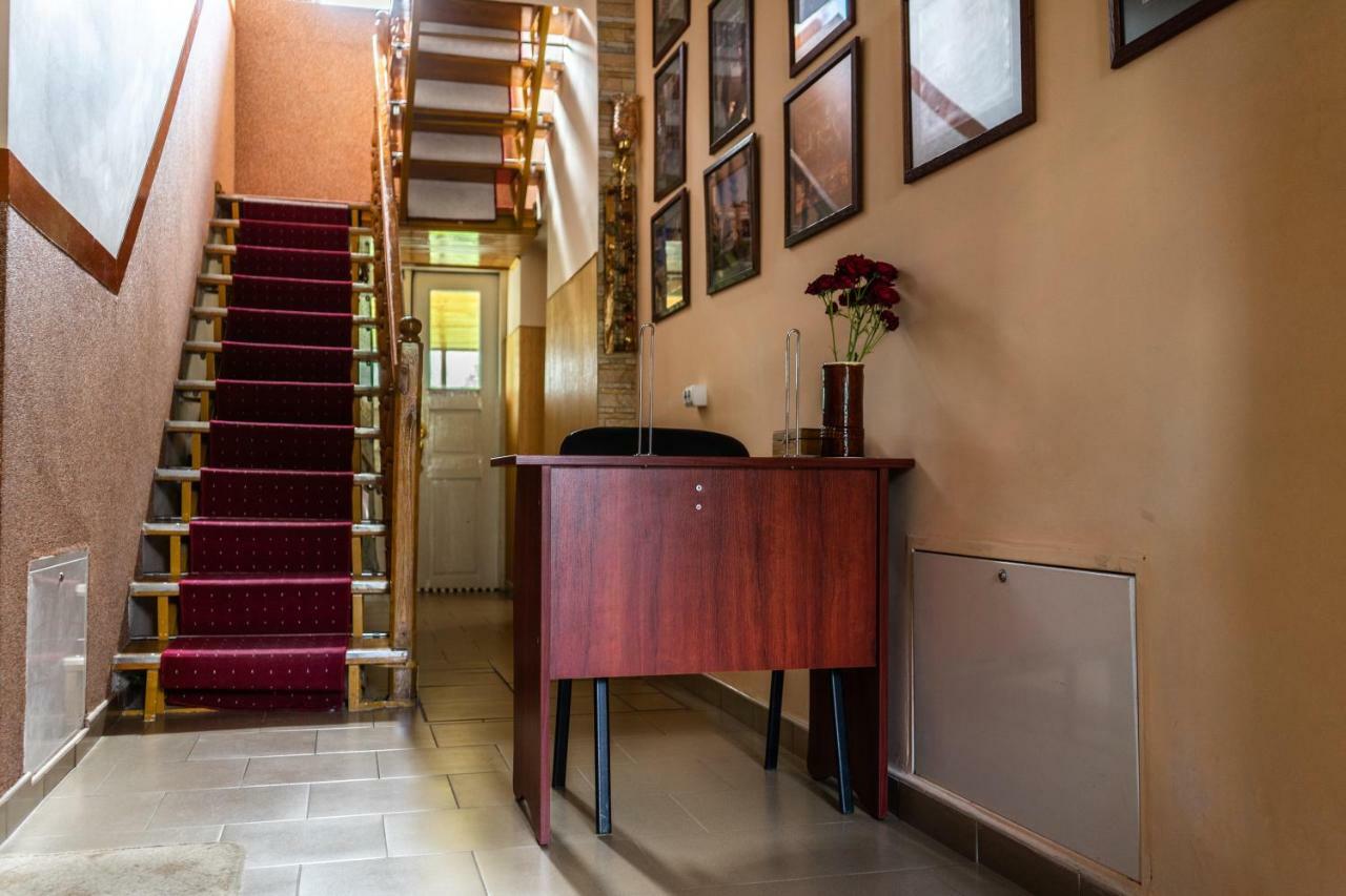 Hostel Villa Roma Lviv Exterior photo