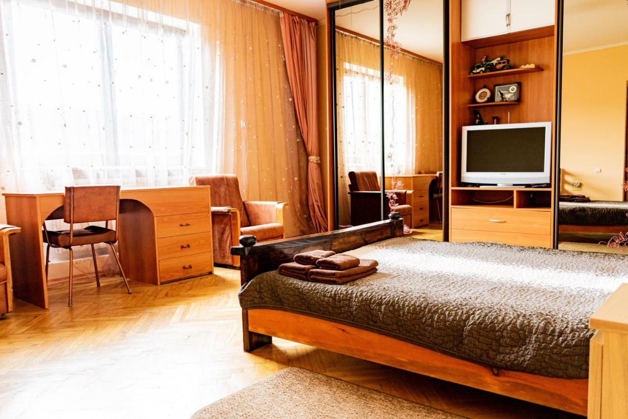 Hostel Villa Roma Lviv Exterior photo