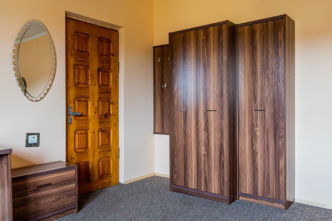 Hostel Villa Roma Lviv Exterior photo